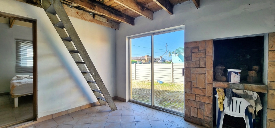 4 Bedroom Property for Sale in Struisbaai Western Cape
